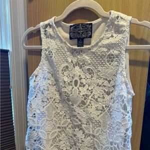 White lace tank top - like new.